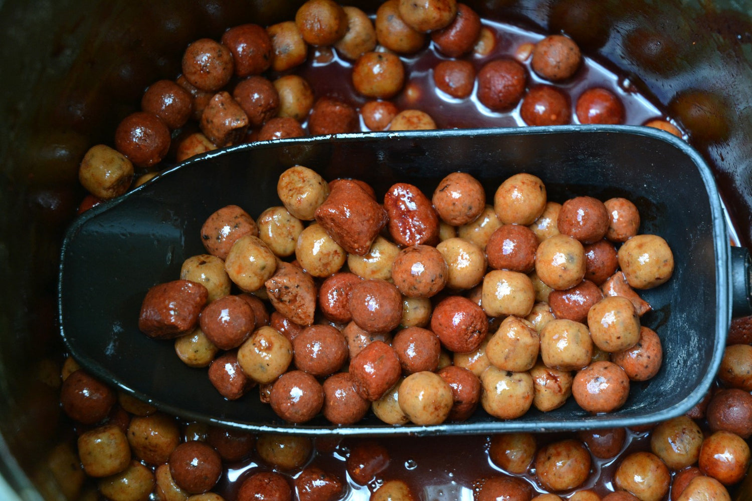 boilies made using Haith's ingredients inside a scoop 