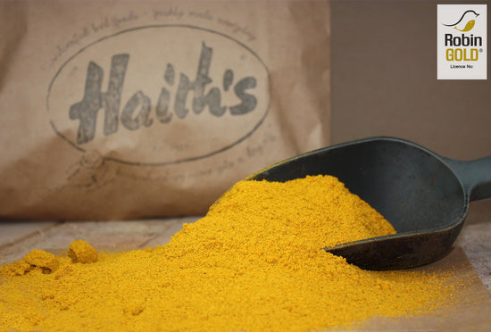 Haith's robin gold in a scoop with a vibrant gold colouring 